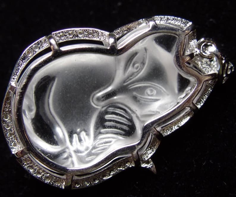 Wisdom Fox Crystal White Quartz Gemstone Healing Crystal with Stainless Steel Fashion Pendant