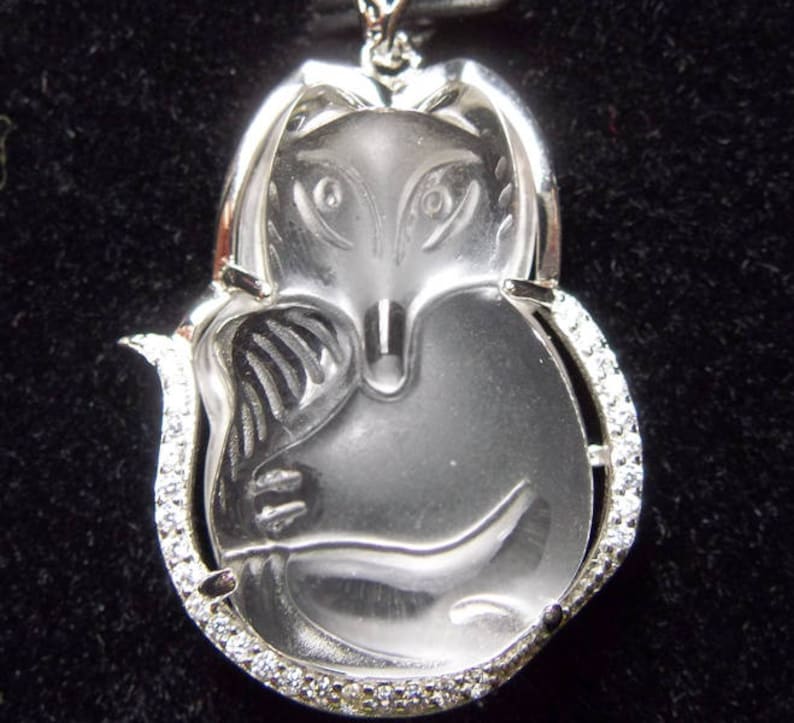 Wisdom Fox Crystal White Quartz Gemstone Healing Crystal with Stainless Steel Fashion Pendant