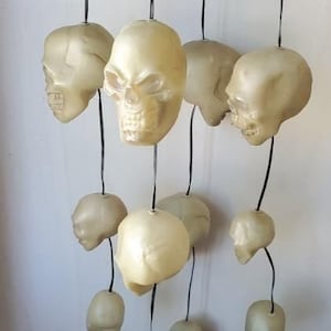 Halloween Vintage Gemmy Shaking Skulls Animated Haunted Wind Chimes