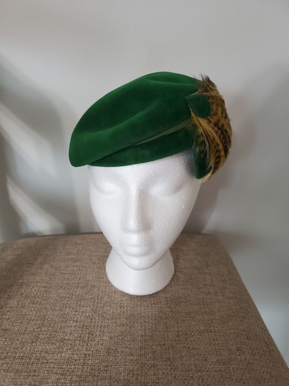 Vintage Green Ladies Beret Hat Feather Made in Fr… - image 1
