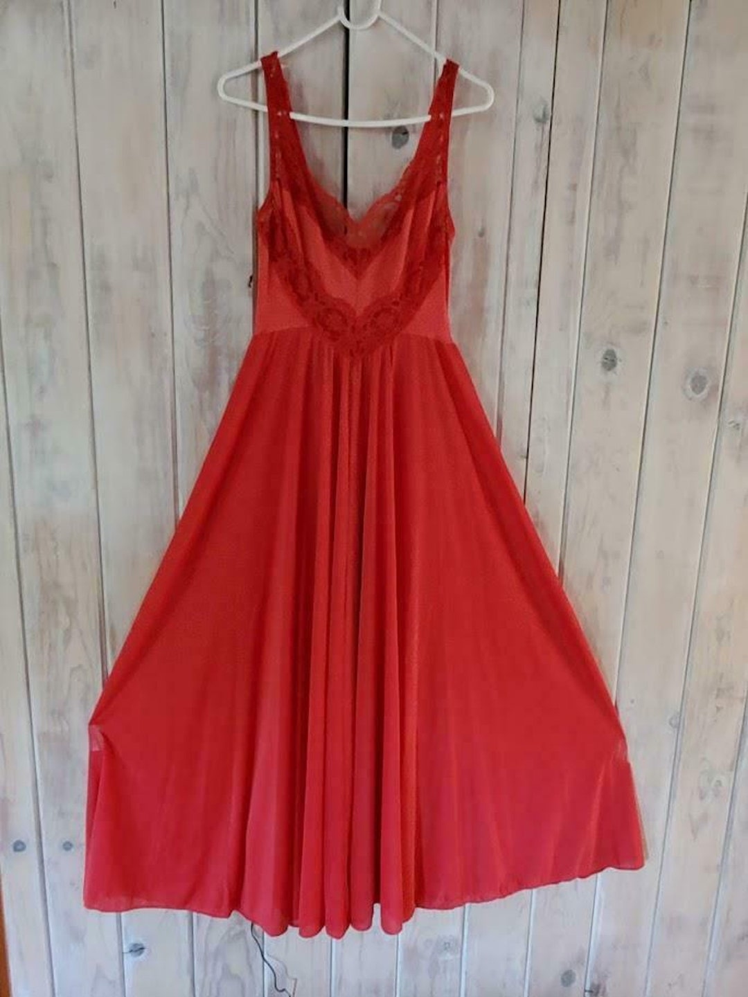 Olga Bodysilk Nightgown Red Sweeping Hemline Unworn USA Made Small -   Hong Kong