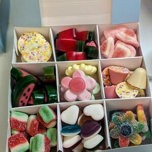 Gracias, profesora, por el regalo de dulces surtidos, una caja súper linda, llena de deliciosos dulces surtidos. imagen 7