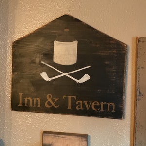 Primitive colonial style Inn & Tavern sign