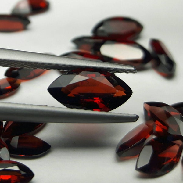 Natural Ox blood Mozambique Garnet. 4p-6x3, 2p-8x4, 1p-10x5 Marquise