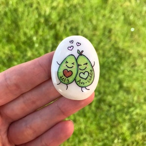 Awokado, Avocuddle, Avo-cuddle, Kamyk, Powodzenia, Pamiątka, Kamień, Prezent, Obecny, Wspomnienie, Najlepszy przyjaciel, Kalambury, Wyjątkowy, Kalambur, Mąż, Żona,