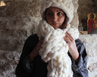 Chunky Knitted Scarf. White Oversize Scarf. Bulky White Scarf. Arm Knit Merino Giant Chunky Scarf. Gift for Women. Valentine's Day Gift.