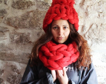 Ensemble de chapeau écharpe en tricot surdimensionné. Chapeau en laine à tique rouge. Grosse écharpe rouge mérinos. Chapeau tricoté à la main. Cadeau pour les femmes. Cadeau pour elle. Cadeau de la Saint-Valentin