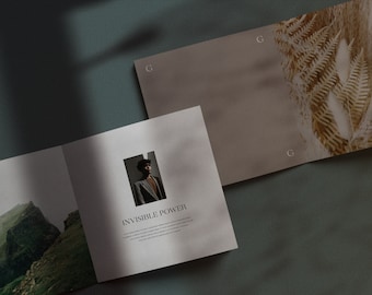 Maqueta de folleto - Plantilla de Photoshop con luz natural (5000 x 3333 px)