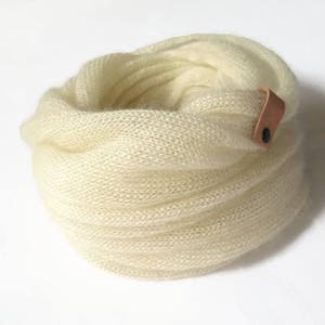 Mohair gestrickter Schal, gestrickter Mohair Snood, Mohair Schal, unendlich Schal, Mohair Neckwarmer, Winter Stola, Seidenschal, weißer Schal gestrickt