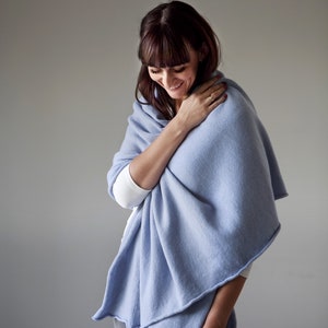 Womens cashmere Wrap, Oversized Schal, Cashmere Scarf, Cashmere Wedding wraps, Christmas gift ideas, Knitted cashmere, Echarpe tricot