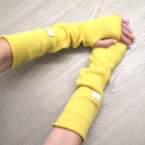 Cashmere merino wool arm warmers with thumb hole, cashmere fingerless glove woman man black, hand warmer for all seasons, joga walking