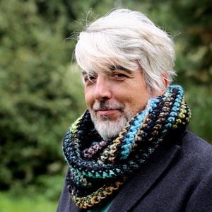 chunky infinity scarf men in dark colors, handmade wool loop scarf, Christmas gift for dad or husband, ski or snowboard accessories
