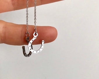 Tiny chain earrings with horseshoes, gift for horse lover, delicate long horseshoe earrings, dainty  horseshoe threaders for girl