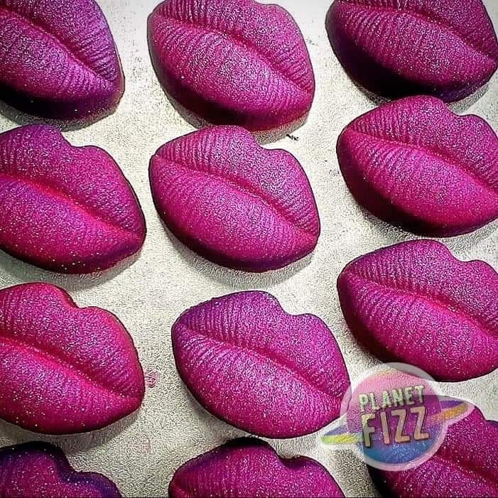 X-Large Pucker Up Bath Bomb Mold - 8.50 ozs
