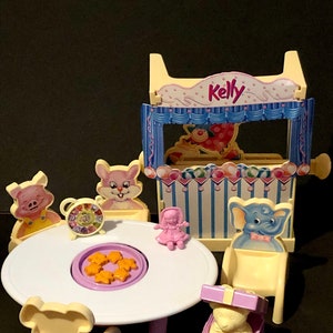 Barbie's Little Sister Kelly Surprise Birthday Party Set 1999 Barbie Accessories Barbie Puppet Show Kelly Furniture, Kelly Club Accessories