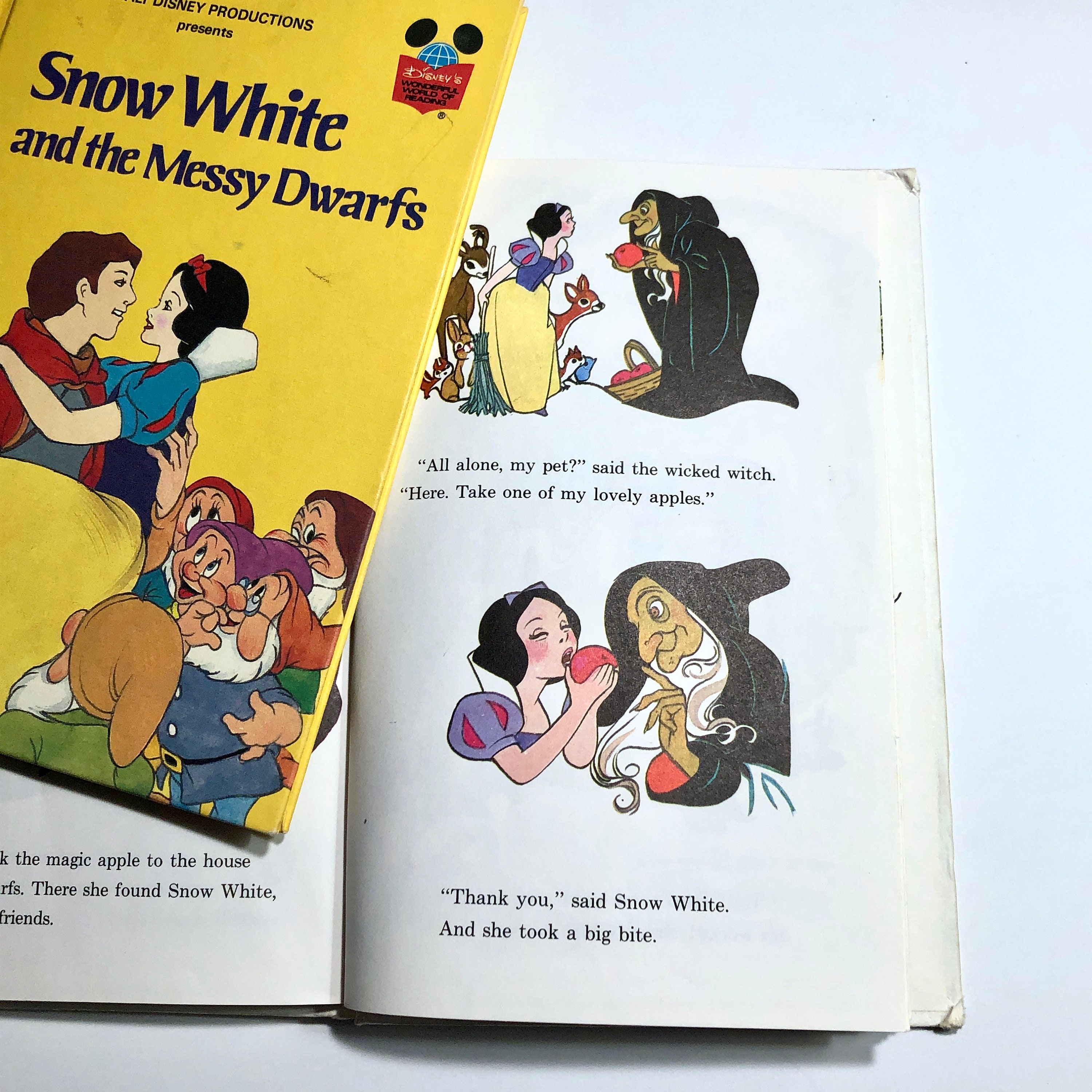 Snow White and the Seven Dwarfs Quiz and Close Reading Bundle - Classful