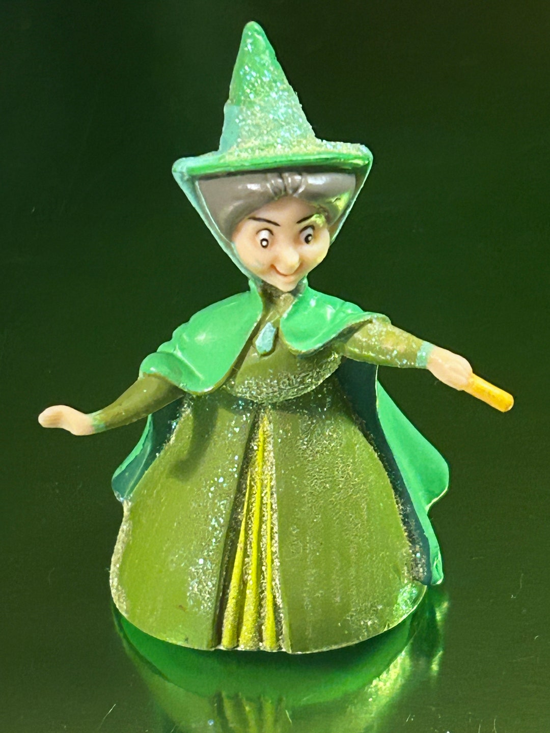 Sleeping Beauty Fairy Walt Disney Collectible Fauna, Disney Green Fairy ...