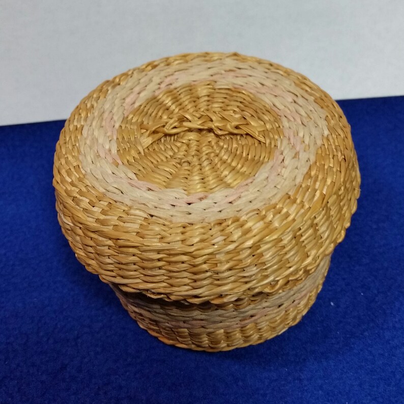 Vintage Small Woven Pine Needle Basket and Lid With Braided Etsy