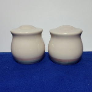 Vintage Pfaltzgraff Aura Pink Salt and Pepper Shaker Set / Aura Pink Collection / Stoneware Salt and Pepper Shaker Set / Pfaltzgraff