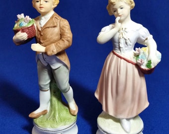Vintage Colonial Couple With Flower Baskets Figurines / Ardco Fine Quality Dallas / Made in Japan  / 1950's