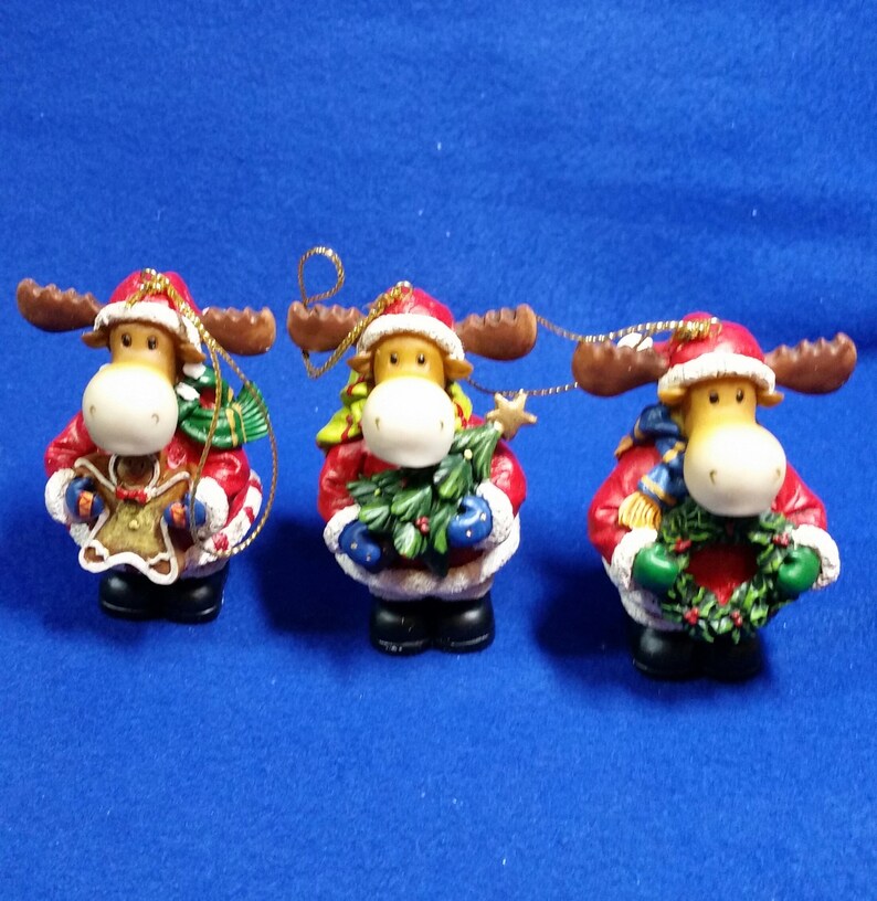 Lenox 2018 Teddy Bear Santa holding Wreath Ornament