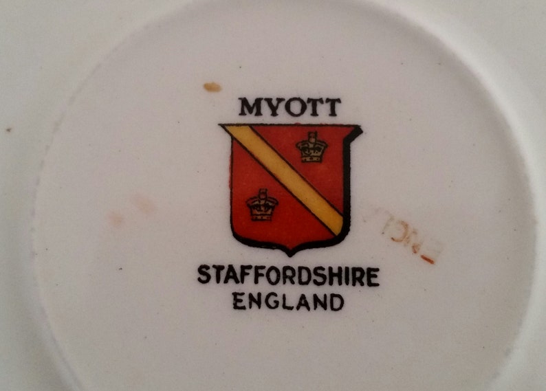Myott Staffordshire The Bouquet Maroon SaucerVintage Myott StaffordshireThe Bouquet MaroonVintage SaucerEnglish