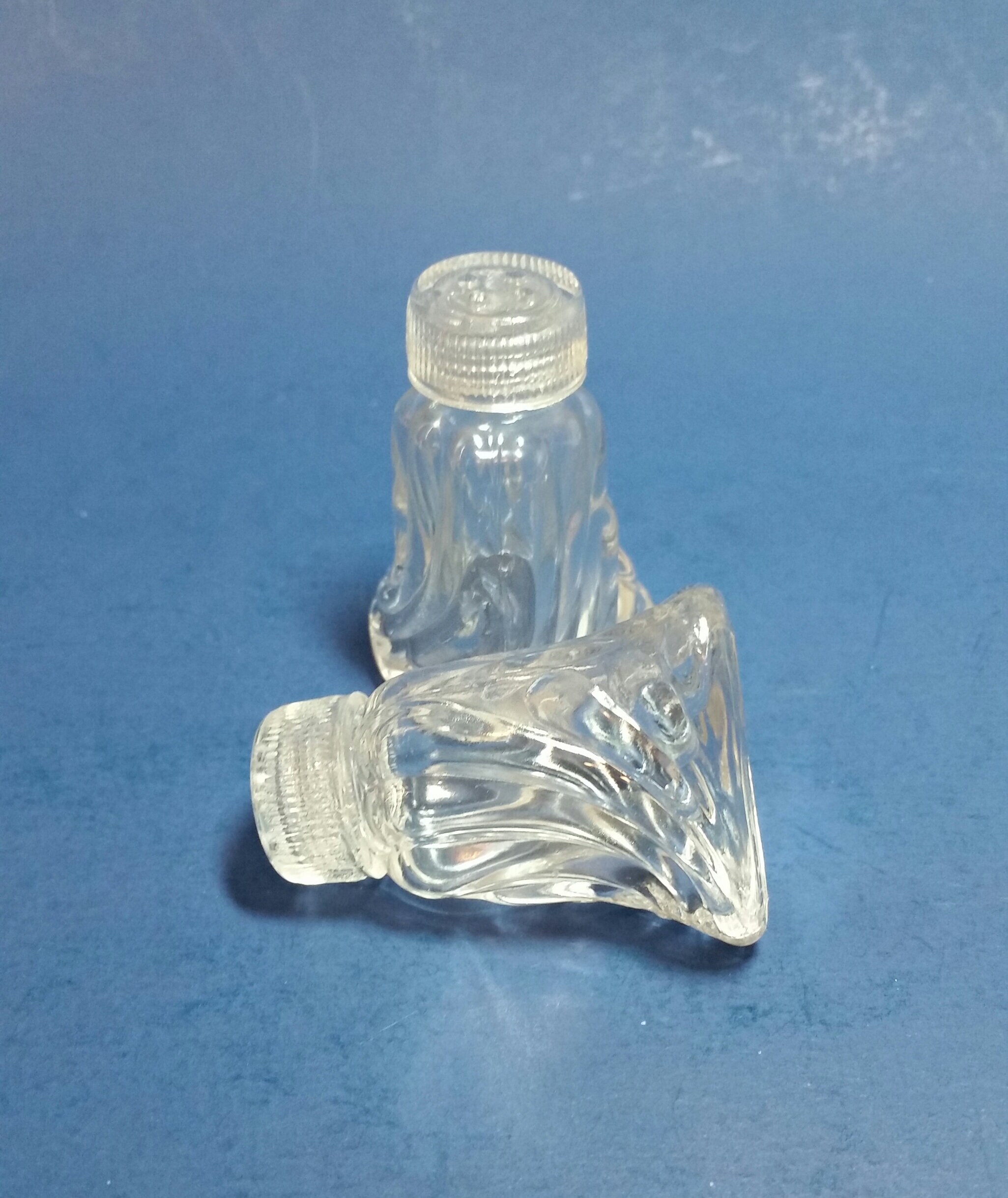 Mini Swirl Glass Salt and Pepper Shaker Set / Vintage Mini - Etsy