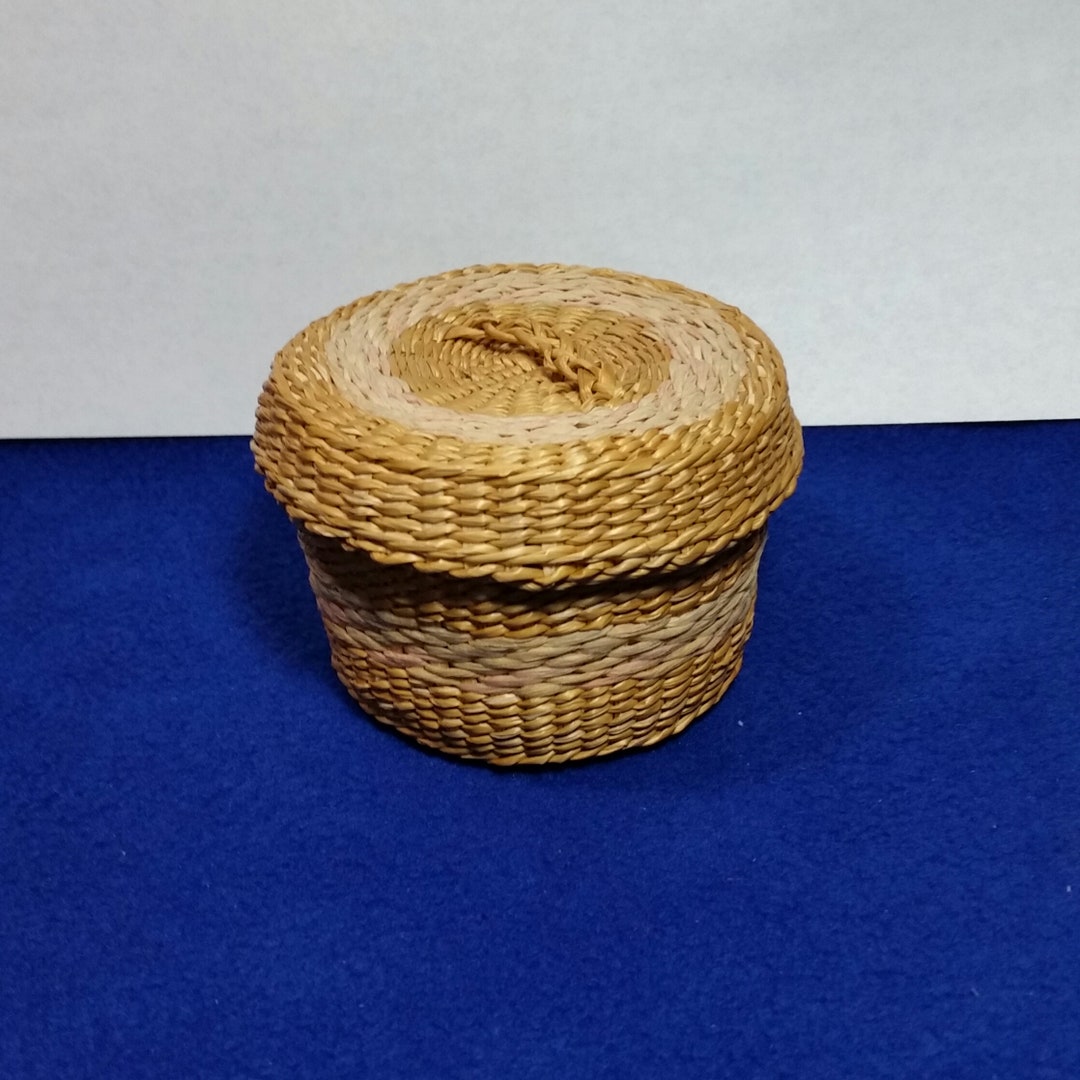 Vintage Small Woven Pine Needle Basket and Lid With Braided Handle