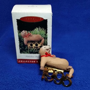 Hallmark 1995 Otter Ornament / QX5147 / Fabulous Decade Series / 6th In Series / Clip On Ornament / In Box