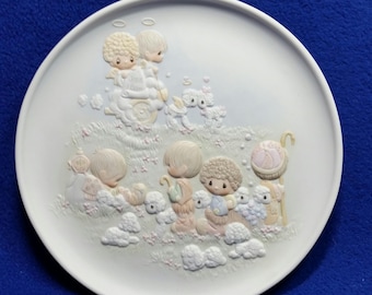 Precious Moments "Unto Us A Child Is Born" Collectors Plate / 1984 / Enesco E-5395 / Christmas Collection Series / Fourth Issue / No Box