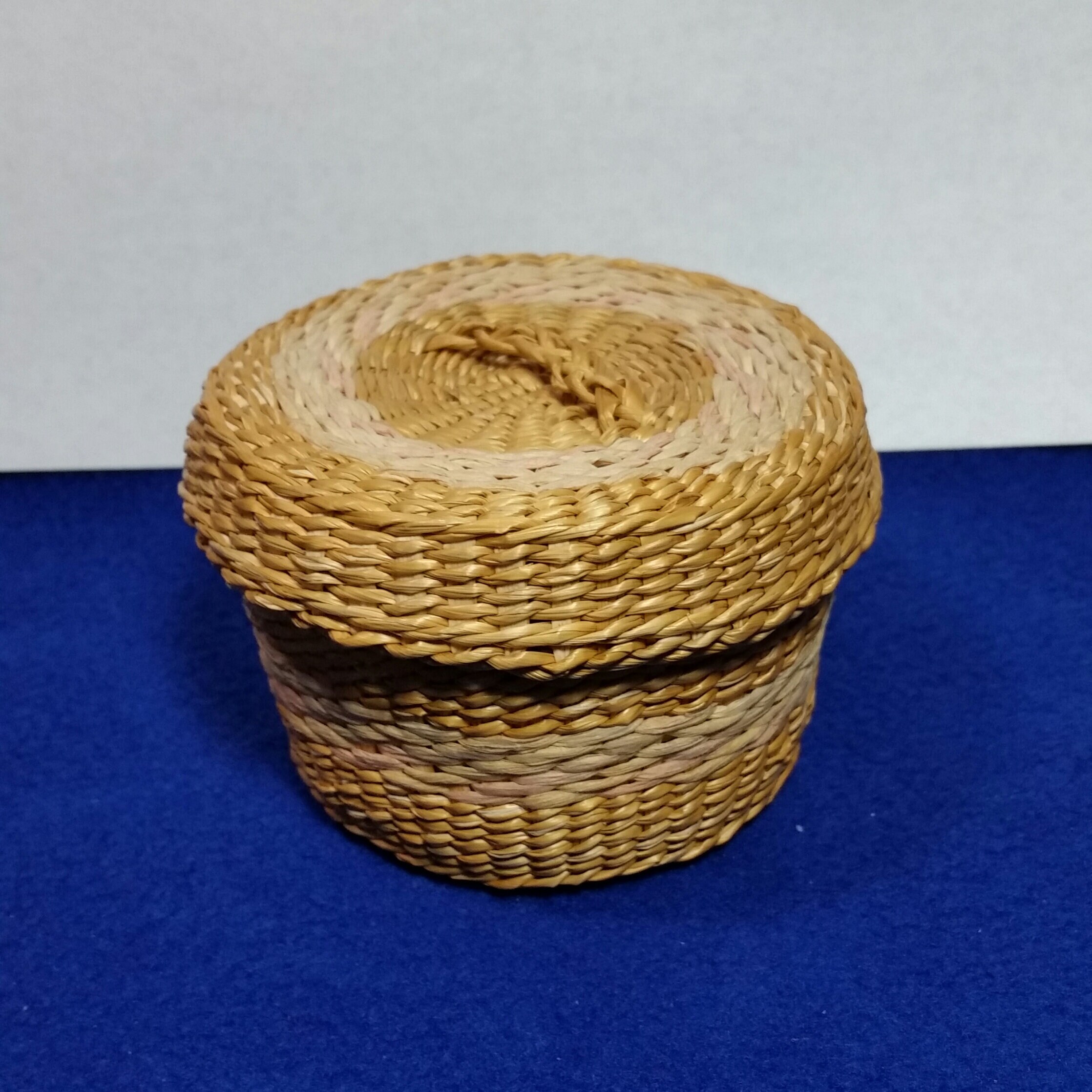Vintage Small Woven Pine Needle Basket and Lid With Braided Handle