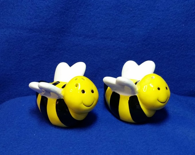 Bumble Bee Salt and Pepper Shaker Set / Animal Salt and Pepper Etsy