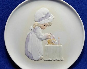 Precious Moments "Loving Thy Neighbor" Collectors Plate / E-2848 / 1983 / Mother's Love Collection / 4th Issue / No Box