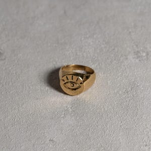 Anillo sello dorado con ojo – Anillo unisex de latón | Sello de Ø 1,5 cm | Anillo llamativo y robusto - RA9