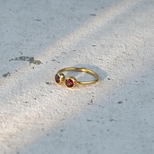 Messingring mit rotem Granat, Granatschmuck, Granatstein, Echtsteinschmuck, Handgemacht - RSS5