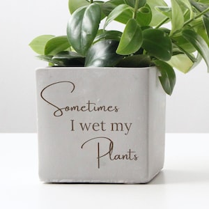 Funny Engraved Planter Pot Plant Mom Gifts | Plant Lover Gifts | Friends Birthday Gifts | Plant Lady Gifts | Plant Aunt Gift