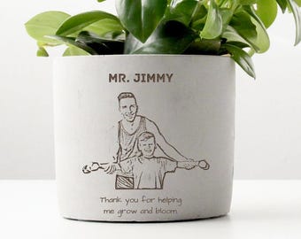 Engraved Personalized Teacher Coach Mentor Appreciation Gift | Thank you for Helping Me Grow Planter, Custom Photo on Flower Planter Pot