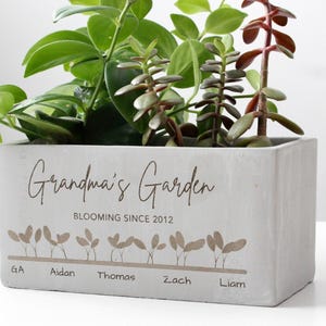 Custom Grandma's Grandpa Garden Planter Box Gift | Personalized Engraved gift for Grandparents
