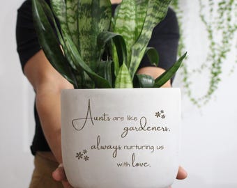 Personalized Aunt Gift | Custom Engraved Planter with Floral Quote | Thoughtful Birthday, Mother’s Day or Just Because Gift for Auntie