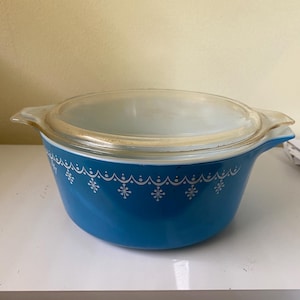 Snowflake Pattern Pyrex Casserole Dish