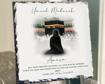 Pizarra y soporte de gran tamaño con la inscripción "Umrah Mubarak" para mujer, con nombres personalizados - 20 x 20 cm. Regalo islámico, placa de regalo para el Hajj.