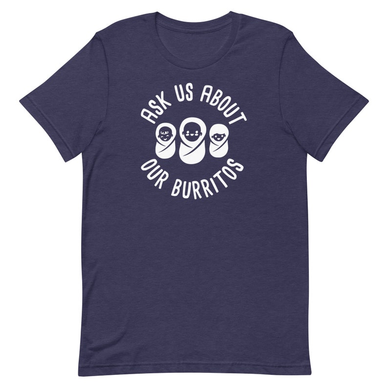 Puede incluir: Una camiseta azul marino con un dise&ntilde;o circular blanco que dice "Ask Us About Our Burritos" con tres caras de beb&eacute;s dentro del c&iacute;rculo.