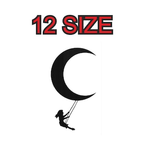Peut inclure: Silhouette noire d'un croissant de lune avec une fille qui se balance. Le texte "12 SIZE" est au-dessus de l'image.