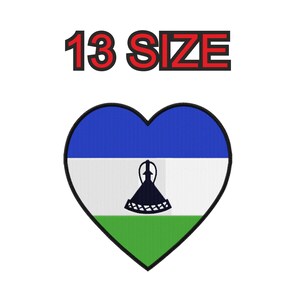 Peut inclure: Un patch en forme de cœur avec le drapeau du Lesotho. Le drapeau est bleu, blanc et vert avec un symbole noir au centre. Le texte "13 SIZE" est au-dessus du patch.