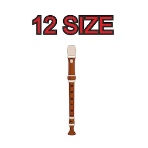 以下が含まれることがあります： 白いマウスピースと6つの指穴が付いた茶色の木製リコーダー。リコーダーの上に「12 SIZE」というテキストがあります。