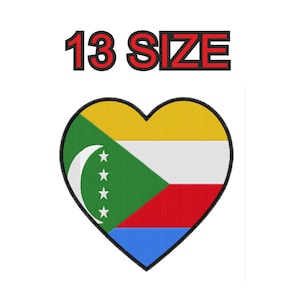 Peut inclure: Un patch en forme de cœur avec le drapeau des Comores. Le drapeau est vert, jaune, blanc, rouge et bleu. Le drapeau a un croissant de lune et quatre étoiles dans la partie verte. Le texte "13 SIZE" est au-dessus du cœur.