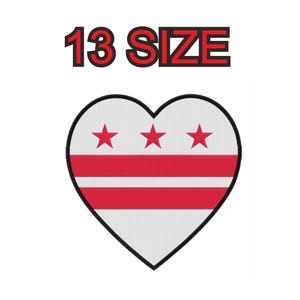 Peut inclure: Un motif en forme de cœur représentant le drapeau de Washington, D.C. Le drapeau est blanc avec trois étoiles rouges et deux bandes rouges.