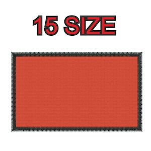 Puede incluir: Un parche rectangular rojo en blanco con un borde negro cosido. El texto "15 SIZE" está impreso sobre el parche en letras rojas con un contorno negro.