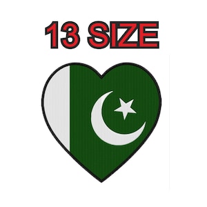 Op de afbeelding: Een groene hartvormige patch met een witte halve maan en ster, die de vlag van Pakistan voorstelt. De tekst "13 SIZE" staat boven de patch.