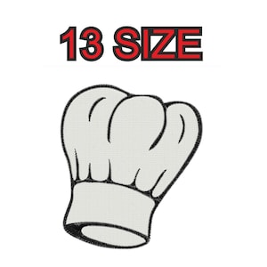 Può includere: Un cappello da chef bianco con contorni neri. Il testo "13 SIZE" è sopra il cappello in lettere rosse con contorno nero.